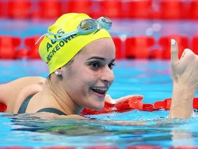 Олимпиада-2020: австралийская пловчиха эмоционально и нецензурно отреагировала в прямом эфире на собственное золото