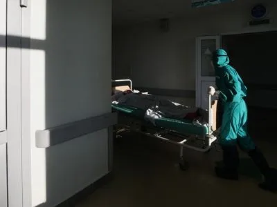 МОЗ: померлий від "Дельта"-штаму пацієнт інфікувався коронавірусом в Україні