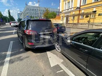 В центре Киева произошла масштабная ДТП с участием 5 автомобилей