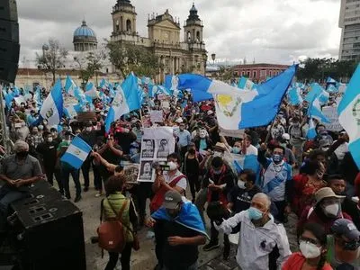 В Гватемале вспыхнули массовые протесты: звучат призывы к отставке президента и генерального прокурора