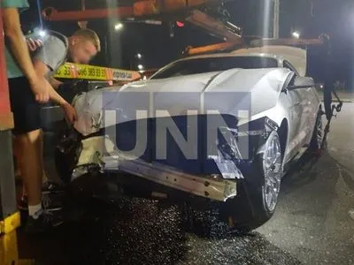 В Киеве водитель Ford Mustang устроил ДТП