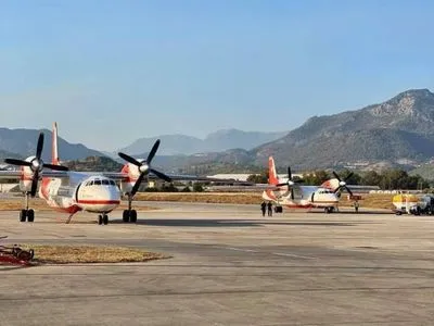 Українські пожежні літаки прибули до Туреччини і вже скинули 16 тонн води на палаючі ліси