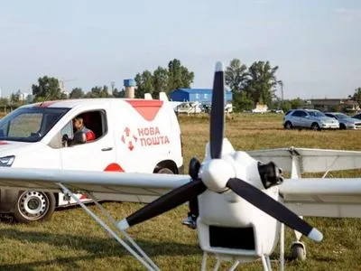 Впервые в Украине: Новая почта протестировала доставку посылки беспилотным летательным аппаратом