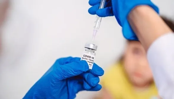 Минздрав позволил прививать детей от 12 лет вакциной Pfizer в некоторых случаях