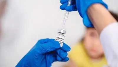 Минздрав позволил прививать детей от 12 лет вакциной Pfizer в некоторых случаях