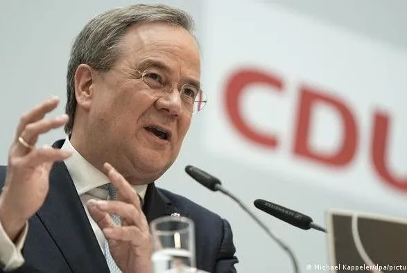 Кандидат в канцлеры Германии угрожает России санкциями в случае агрессии против Украины