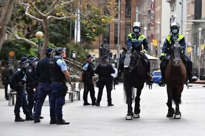 В Сиднее полиция окружила центр города, чтобы предотвратить митинг из-за всплеска случаев COVID-19