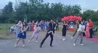 Драйвовий танець сільського учителя вразив користувачів мережі