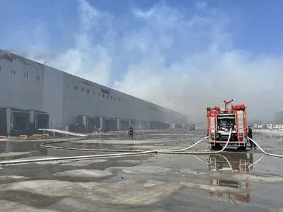 Масштабну пожежу на складах під Одесою загасили