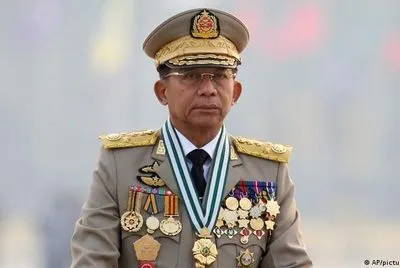 Військова хунта в М'янмі подовжила надзвичайний стан