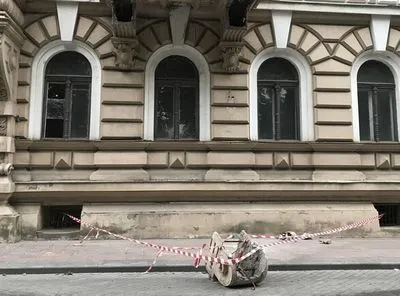 В центре Одессы продолжают осыпаться фасады