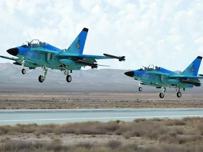 Президент Туркменістану особисто вирішив випробувати новий літак армії. Місцеві ЗМІ випустили хвалебні статті про політ