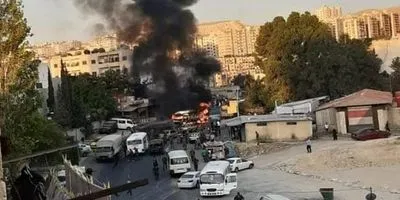 В результате взрыва военного автобуса в Дамаске погиб водитель и ранены еще три человека