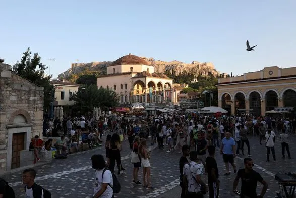 Греція вводить обмеження на двох туристичних островах, щоб стримати поширення COVID-19