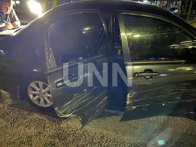 Тройное ДТП произошло в Киеве: от мощного удара у автомобиля оторвало колесо