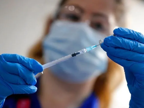 США собираются вводить дополнительную дозу вакцины от COVID-19 людям с ослабленным иммунитетом