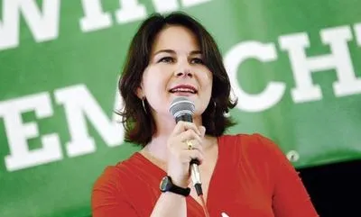 Співголова партії “Зелених” заступився за кандидатку у канцлери ФРН