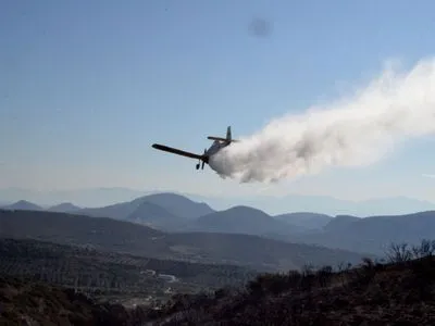 Лесные пожары в Греции: на острове Закинф разбился пожарный самолет Petzetel