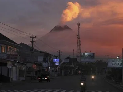 В Індонезії прокинувся найактивніший вулкан Мерапі: жителів закликали триматися від нього якнайдалі