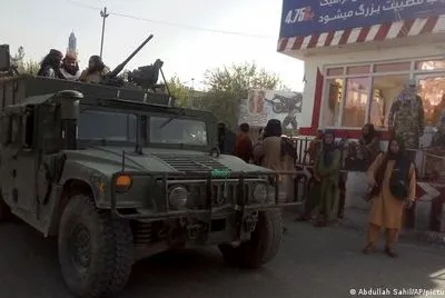"Талібан" продовжує наступ в Афганістані: захоплена сьома столиця