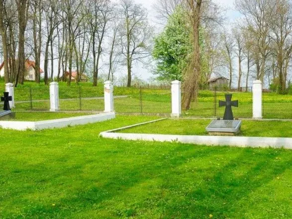 Власти Перемышля нарушили договоренность и проводят работы рядом с украинским военным кладбищем - Минкульт