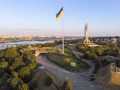 К 30-летию Независимости: на самом большом флагштоке Украины устанавливают новый трезубец