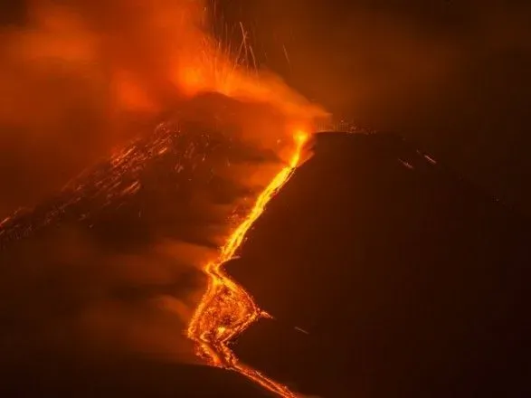 После извержений вулкан Этна установил новый рекорд высоты