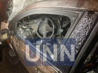 В Киеве у виновника ДТП загорелось авто, пока он пытался скрыться с места аварии