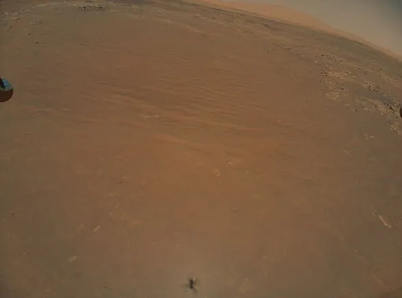 Вертоліт Ingenuity зробив фотографію марсохода NASA на Червоній планеті