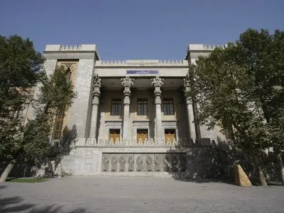 Посли РФ та Британії зробили спільне фото на фоні будівлі, де у 1943 році проходила зустріч "союзників": у Тегерані це викликало скандал