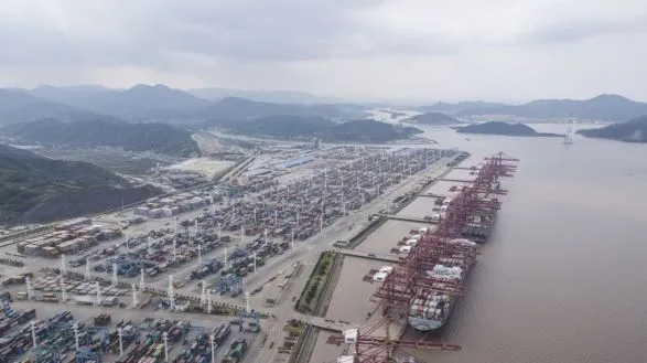 Китай частично закрыл третий по загруженности порт в мире из-за коронавируса