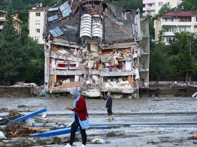 Количество жертв после наводнения в Турции возросло до 38