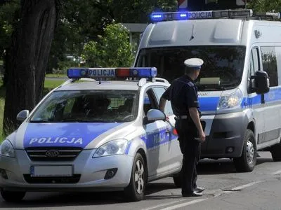 В Польше семь человек напали на украинца и забросали его бутылками
