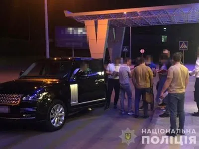 В аеропорту затримали керівника ДПЗКУ: поліція каже, завдав збитки на мільйони доларів і хотів утекти з України