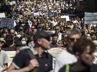 Во Франции снова протестуют против “паспортов здоровья”: есть арестованы