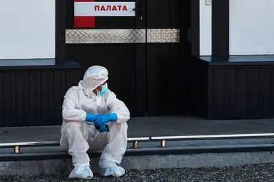 У Росії третій день поспіль фіксують добовий "рекорд" смертності від COVID-19