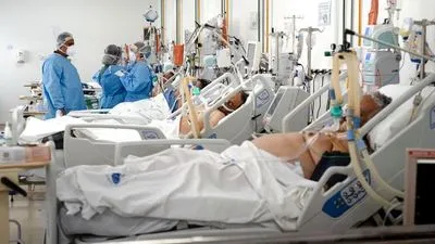 Коронавірус в США: всі ліжка в лікарнях окремих штатів зайняті жертвами Covid-19