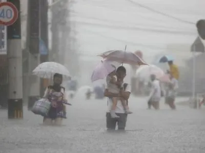В Японии реки вышли из берегов: во время наводнения погибла женщина, есть вести пропавшие