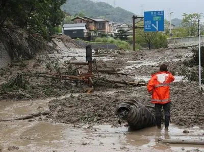 Дощ знову накрив Японію: є жертви зсуву селей