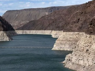 На огромном водохранилище в США – дефицит воды