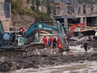 Число жертв в результате наводнения в Турции возросло до 74