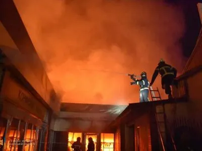 Зернокомплекс и магазин одежды горели в Одессе