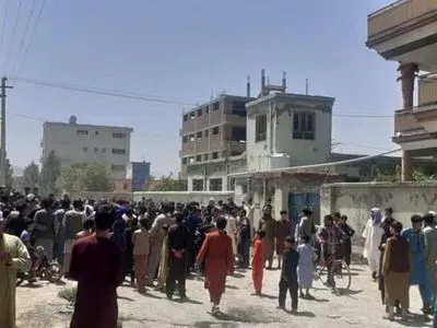 Несколько афганцев пытались покинуть Кабул на шасси американского самолета, но упали в воздухе - СМИ