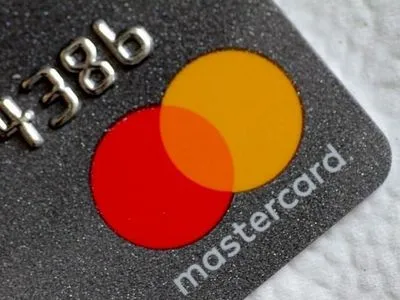 Mastercard припинить випуск карт із магнітною смугою