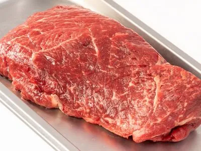 Тридцять років вчені з'ясовували, як червоне м'ясо "вбиває" тривалість життя