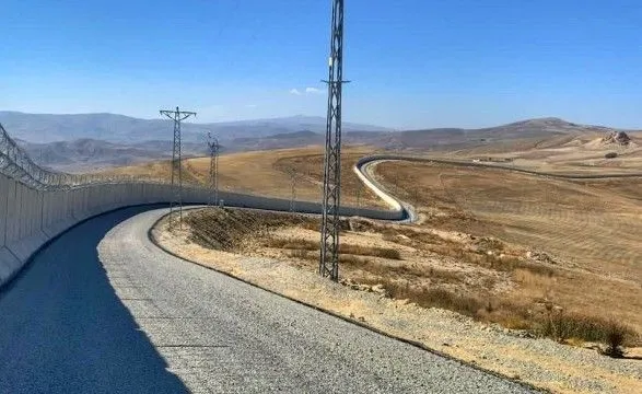 Турция строит стену на границе, чтобы предотвратить наплыв беженцев из Афганистана