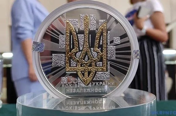 Сьогодні НБУ вводить в обіг пам'ятні монети із дорогоцінних металів номіналом 250, 50 та 10 грн