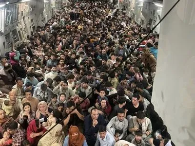 Американский грузовой самолет перевез 640 беженцев из Кабула