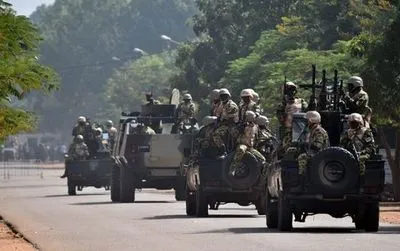 В результаті зіткнення ісламістських бойовиків і солдатів в Буркіна-Фасо, десятки загиблих