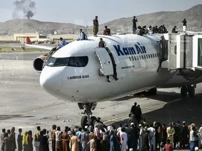 СМИ: по меньшей мере 17 человек пострадали во время давки в аэропорту Кабула